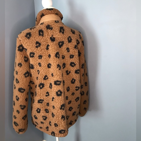 Abercrombie & Fitch Zippered Leopard Print Fleece Jacket w/Faux Leather Trim - Picture 7 of 7